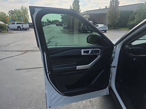 Used 2021 Ford Explorer XLT w/ Class III Trailer Tow Package AWD/4WD image 13