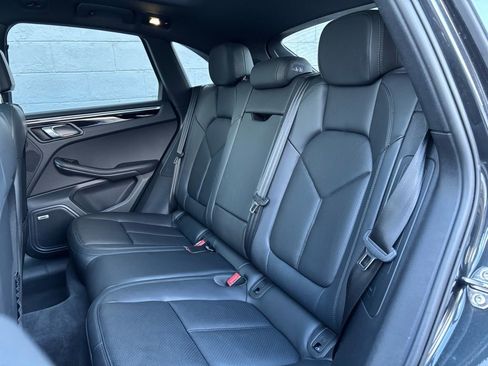 Certified 2023 Porsche Macan image 18
