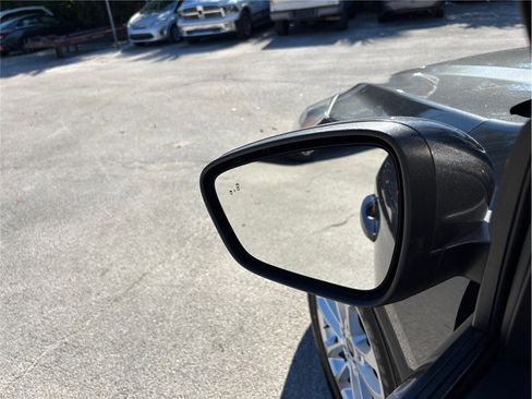 Used 2020 Ford Escape SE image 17