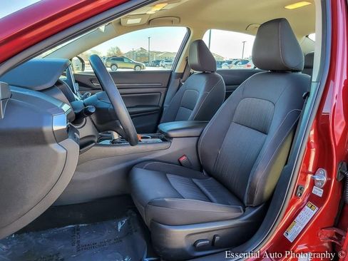 Used 2024 Nissan Altima 2.5 SV image 8