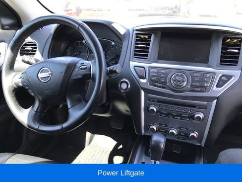 Used 2019 Nissan Pathfinder SL FWD image 3
