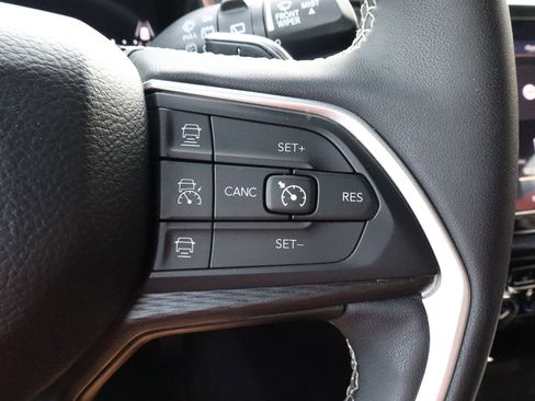 Used 2023 Jeep Grand Cherokee Altitude image 29