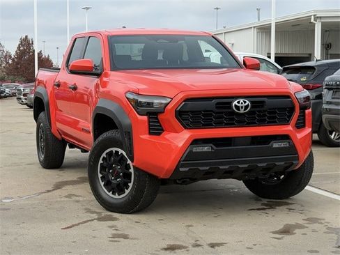Used 2024 Toyota Tacoma TRD Off-Road image 2