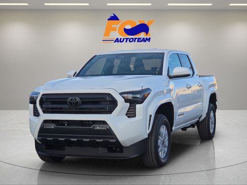 Certified 2026 Toyota Tacoma SR5 AWD/4WD image 1