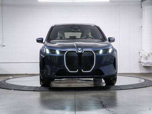 New 2026 BMW iX xDrive60 w/ Premium Package image 2