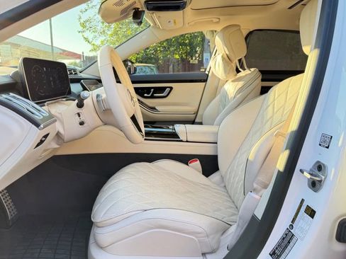 Used 2022 Mercedes-Benz S 580 4MATIC Sedan w/ AMG Line Package image 12