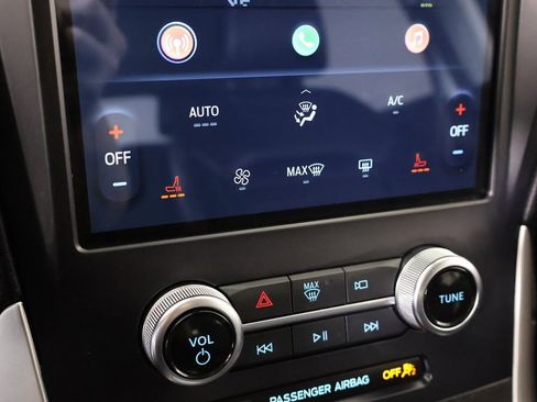 Used 2024 Ford Edge SEL image 7