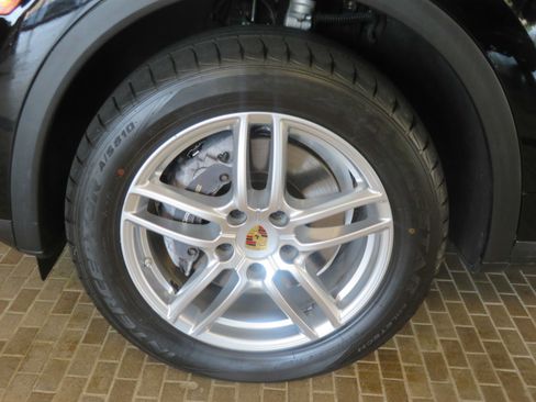 Used 2016 Porsche Cayenne AWD/4WD image 7
