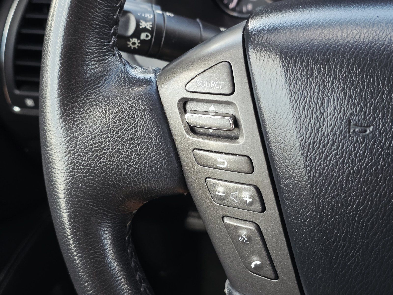 Used 2017 Nissan Armada Platinum RWD image 31