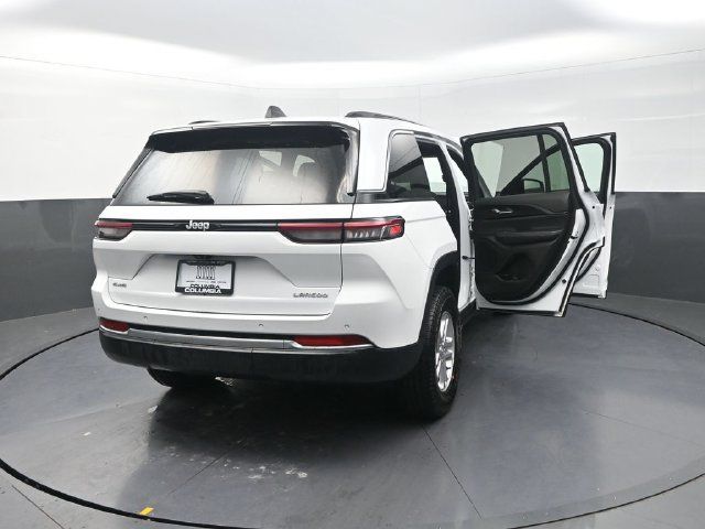 Used 2025 Jeep Grand Cherokee Laredo AWD/4WD image 34