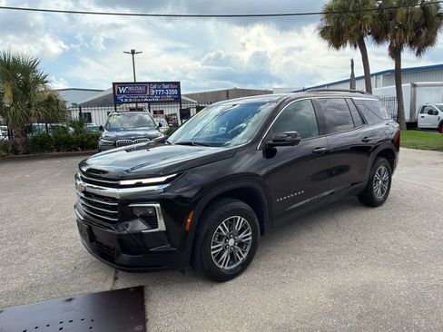 Used 2024 Chevrolet Traverse LT FWD image 6