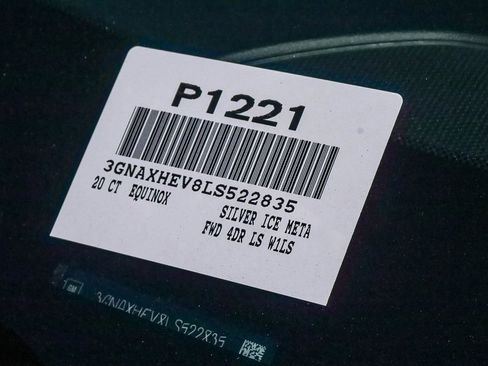 Used 2020 Chevrolet Equinox LS image 26