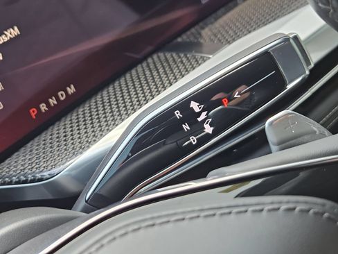 Certified 2025 Cadillac Escalade ESV V AWD/4WD image 28