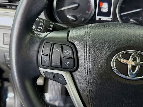Certified 2019 Toyota Highlander XLE AWD/4WD image 23