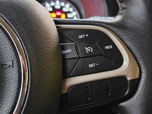 Used 2016 Jeep Renegade Latitude image 22