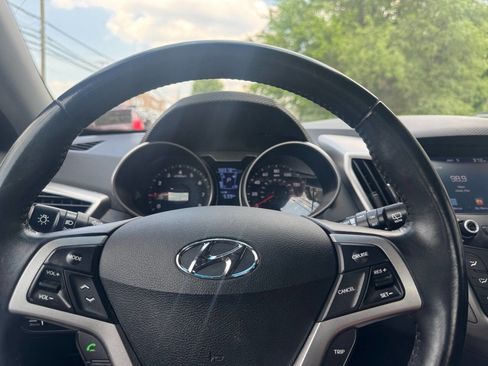 Used 2017 Hyundai Veloster FWD image 19