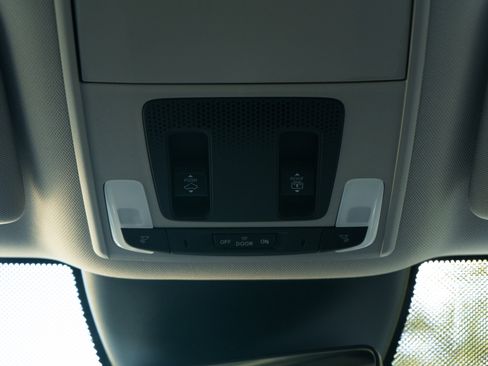 Certified 2025 Honda Pilot Touring image 38