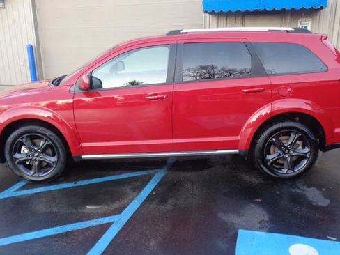Used 2020 Dodge Journey Crossroad FWD image 3