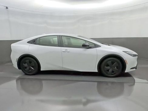 Certified 2025 Toyota Prius LE FWD image 11