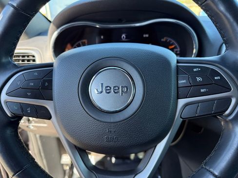 Used 2020 Jeep Grand Cherokee Laredo AWD/4WD image 20