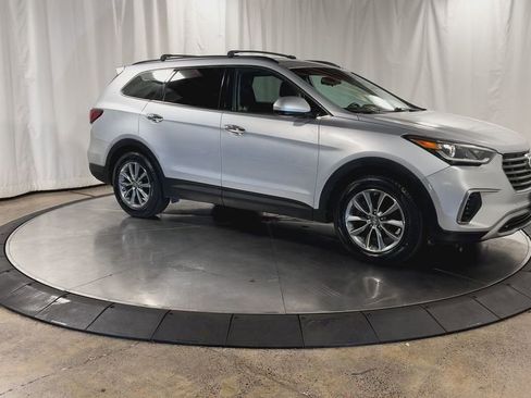 Used 2017 Hyundai Santa Fe SE image 3