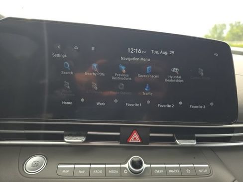 Used 2024 Hyundai Elantra SEL FWD image 13