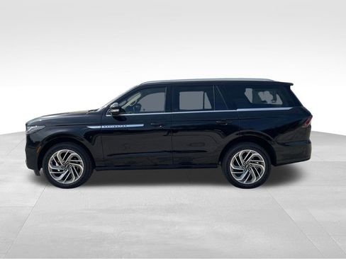 New 2025 Lincoln Navigator Reserve image 2