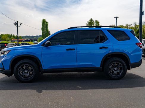 Used 2025 Honda Pilot TrailSport image 11