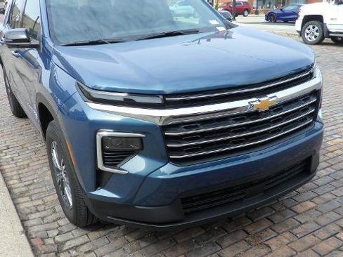 Used 2026 Chevrolet Traverse LT w/ Driver Confidence Package FWD image 2