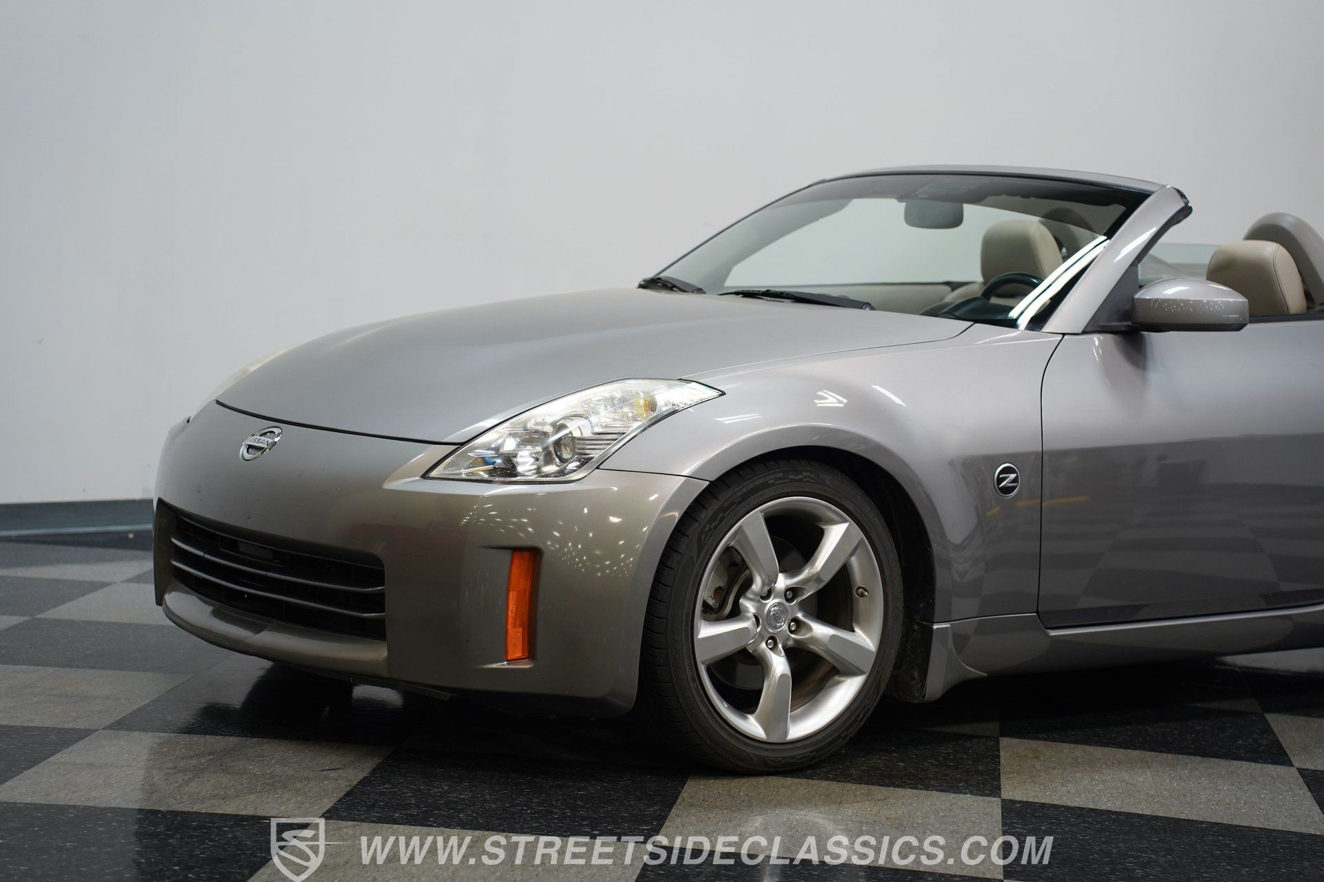 Used 2007 Nissan 350Z Touring RWD image 19