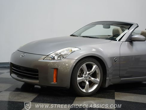 Used 2007 Nissan 350Z Touring RWD image 19