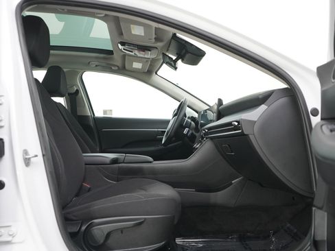 Certified 2024 Hyundai Sonata SEL w/ Convenience Package FWD image 11