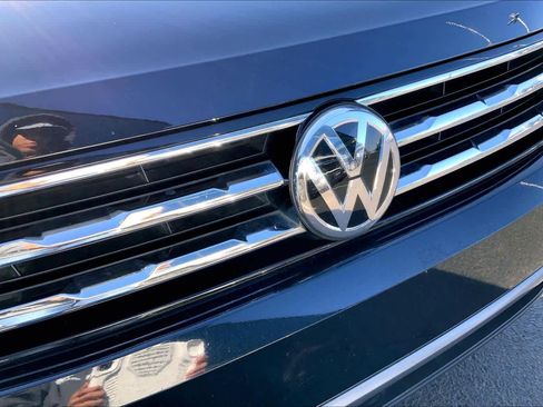 Used 2021 Volkswagen Tiguan SE image 29