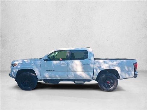 Used 2020 Toyota Tacoma SR5 image 9