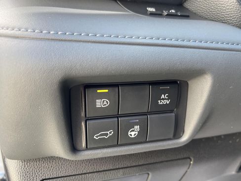 Used 2023 Toyota Highlander Limited AWD/4WD image 18