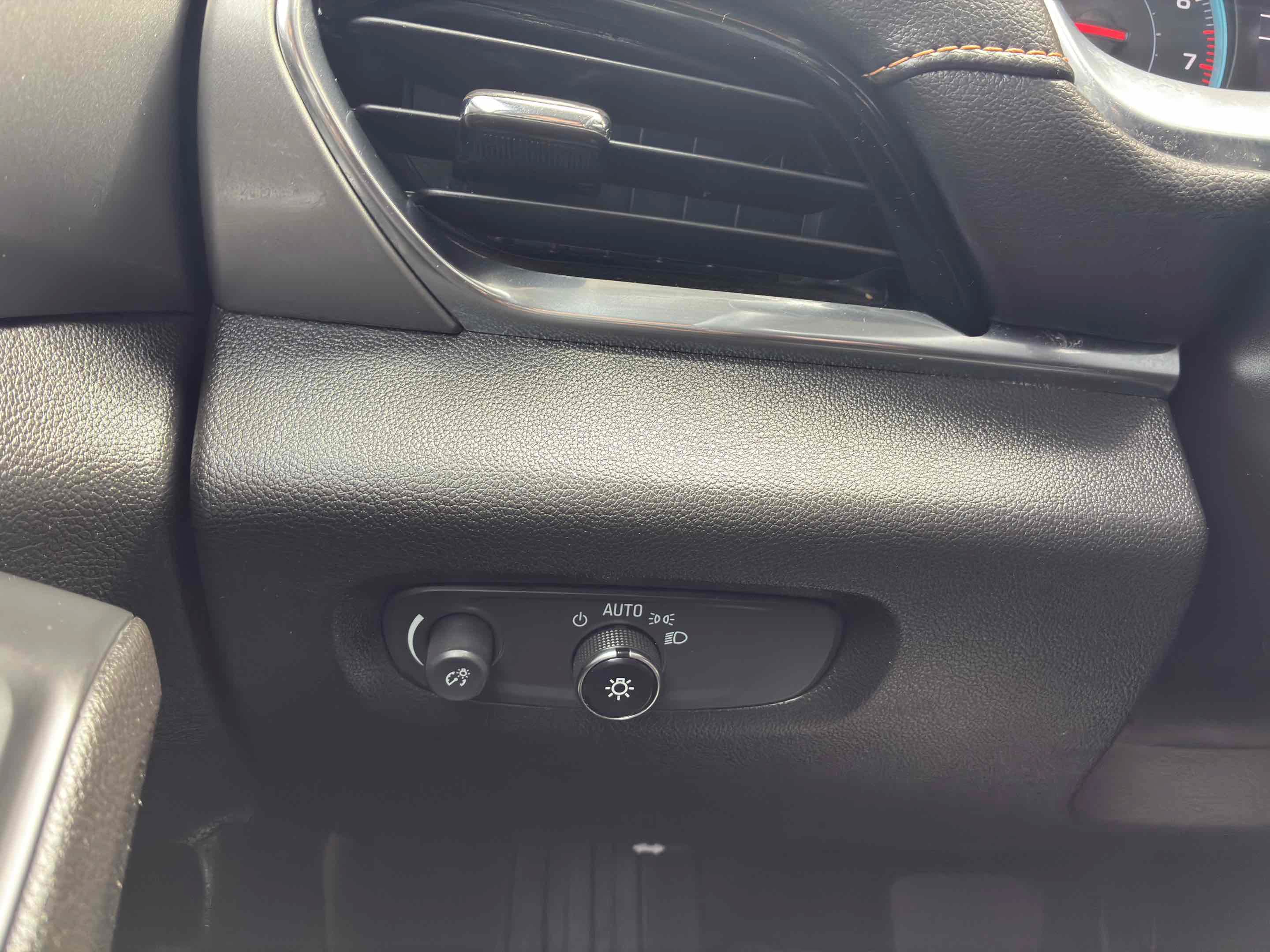 Used 2020 Chevrolet Traverse LS FWD image 31