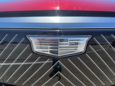 Certified 2025 Cadillac Lyriq Luxury w/ LPO, Floor Liner Package AWD/4WD image 19
