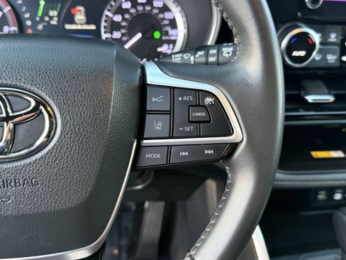 Used 2023 Toyota Highlander XSE image 24