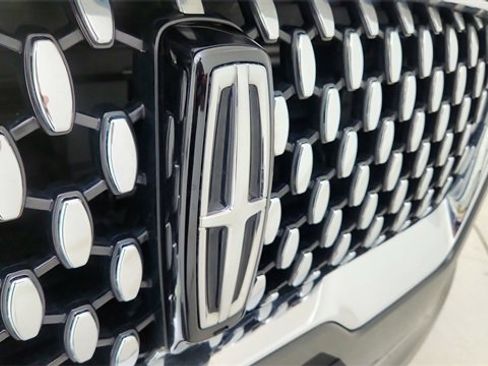 Used 2020 Lincoln Aviator Black Label w/ Dynamic Handling Package image 16