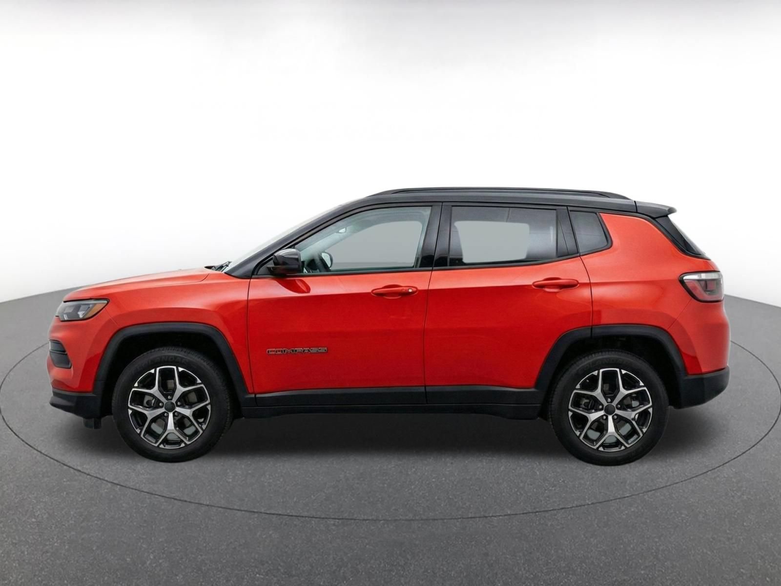 Used 2025 Jeep Compass Limited AWD/4WD image 4
