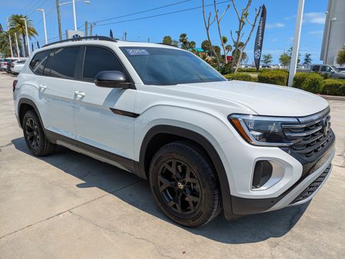 Certified 2025 Volkswagen Atlas Peak Edition SE image 2