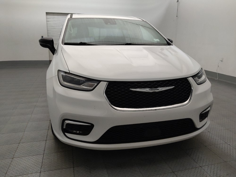 Used 2024 Chrysler Pacifica Touring-L FWD image 14