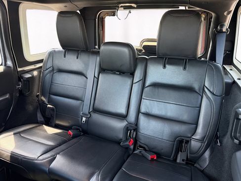 Used 2021 Jeep Wrangler Unlimited Sahara AWD/4WD image 13