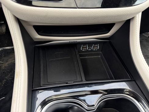 Used 2023 Chrysler Pacifica Limited image 36