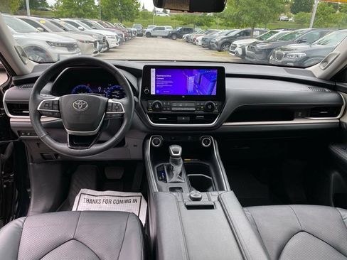 Used 2024 Toyota Grand Highlander AWD image 30