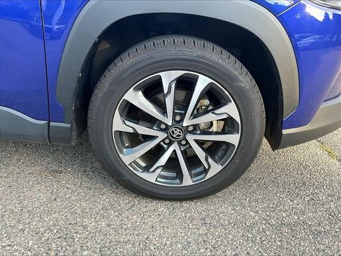 Used 2025 Toyota Corolla Cross XLE AWD/4WD image 7