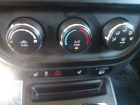 Used 2014 Jeep Patriot Latitude image 23