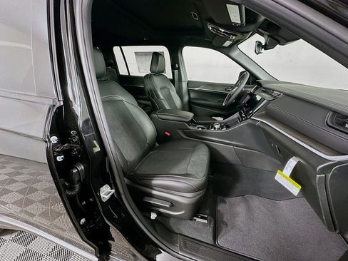 New 2026 Jeep Grand Cherokee L 4WD image 37
