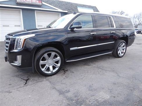 Used 2020 Cadillac Escalade ESV Luxury image 3