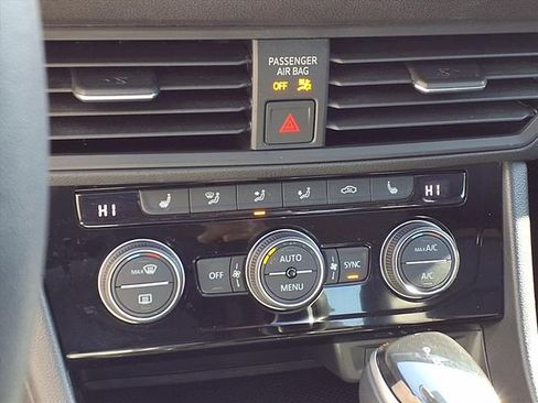 Used 2022 Volkswagen Jetta SE w/ Panoramic Sunroof Package image 10